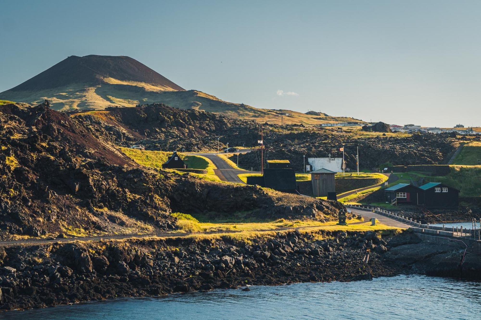 Westman Islands Inn Вестманеяр Екстериор снимка