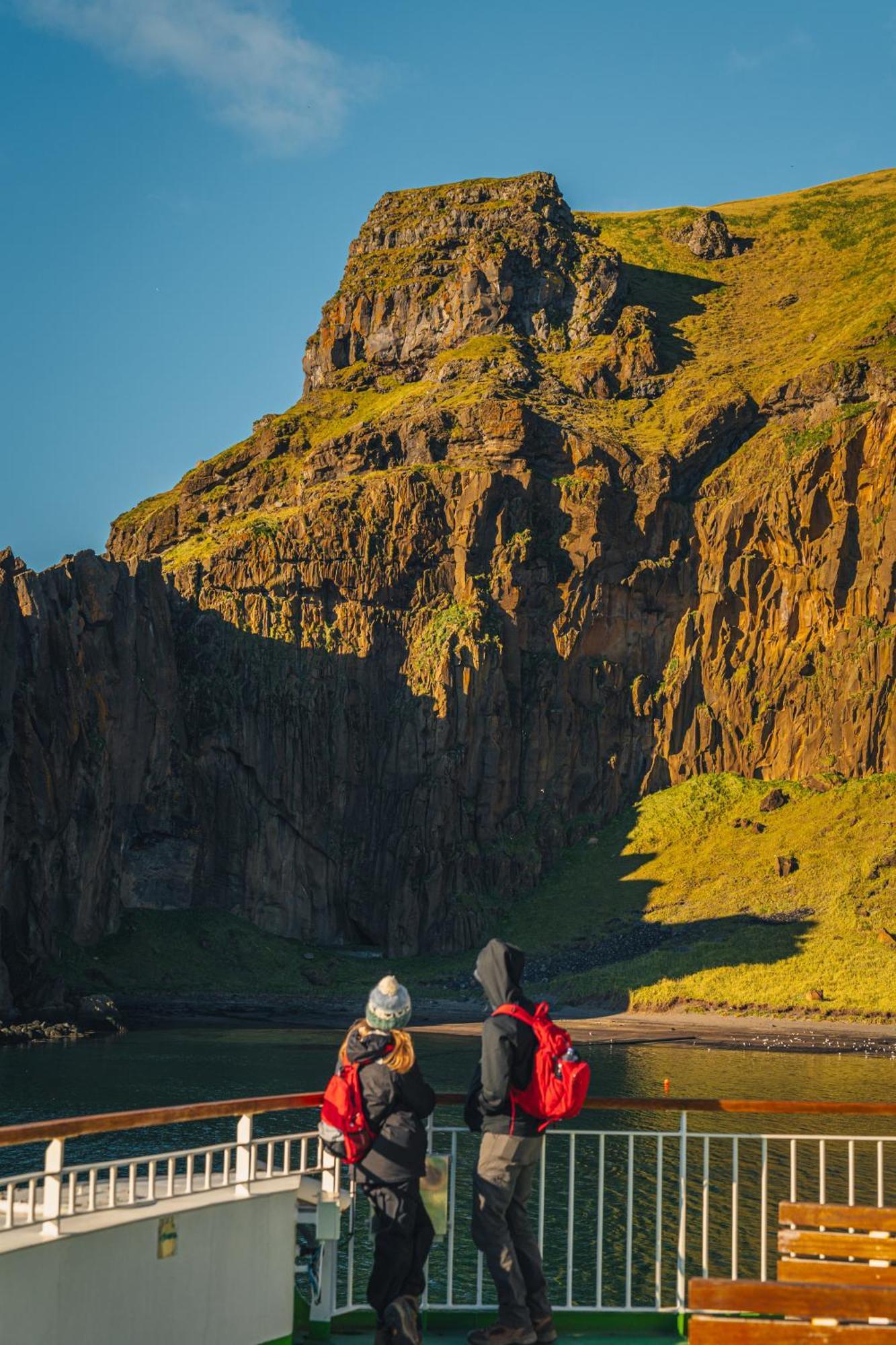 Westman Islands Inn Вестманеяр Екстериор снимка